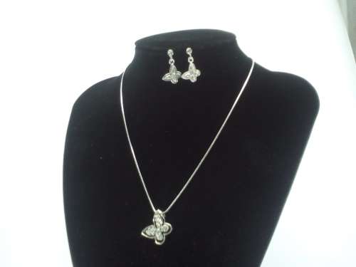 CAPTIVATING! Butterfly Necklace And Earring Set With 0.75 Carat Simulated Diamonds