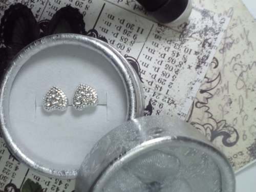 GORGEOUS! 1.25 Carat Simulated Diamond Heart Stud Earrings