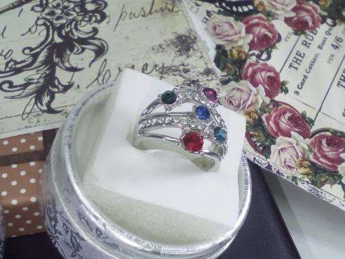 BEAUTIFUL! Ring With 1,25 Carat Simulated White & Colored Diamond Size 9 US