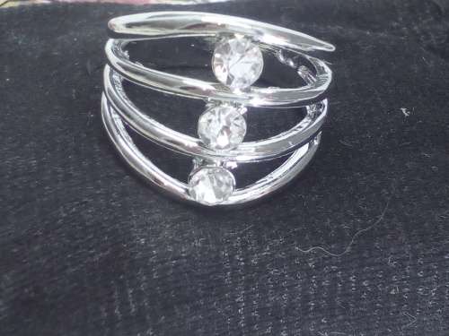 BEAUTIFUL! Ring With 3 1,75 Carat Simulated Diamonds Size 8; 9; 10 US