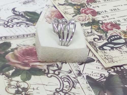 BEAUTIFUL! Ring With 3 1,75 Carat Simulated Diamonds Size 8; 9; 10 US