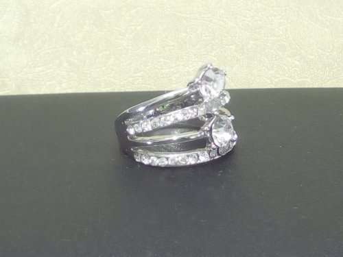 LOVELY! Ring With 1,25 Carrot Simulated Diamonds Size 6 US
