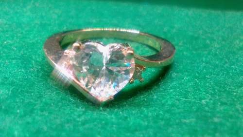 FASCINATING! Tocean Ring With Simulated Diamonds Size 8 US