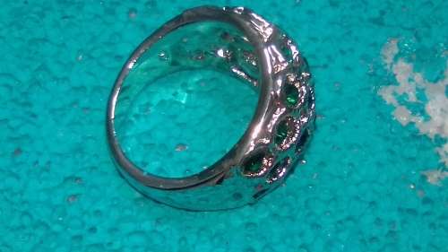 BEAUTIFUL! Ring With Simulated Emeralds 9 US