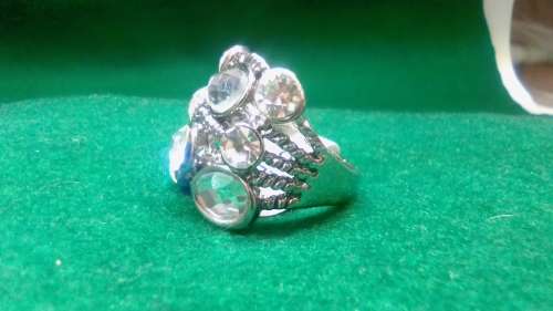 BEAUTIFUL! Ring With 8 1.75 Carat Simulated Diamonds 8 US