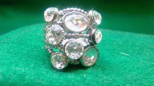 BEAUTIFUL! Ring With 8 1.75 Carat Simulated Diamonds 8 US