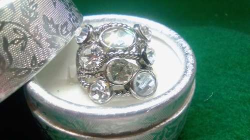 BEAUTIFUL! Ring With 8 1.75 Carat Simulated Diamonds 8 US