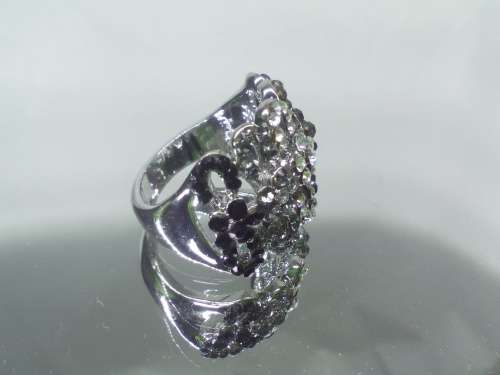 AMAZING! 0,75 Carat Simulated French Lilac Diamonds Size 7; 8; 9 US