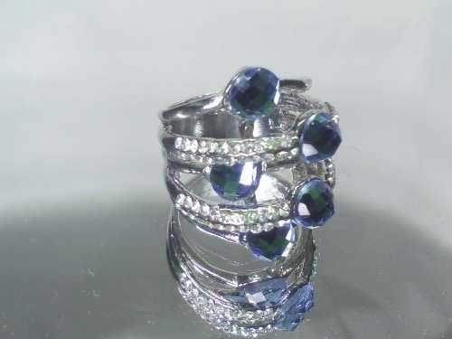 BEAUTIFUL! Ring With Simulated Blue Diamonds 8 US