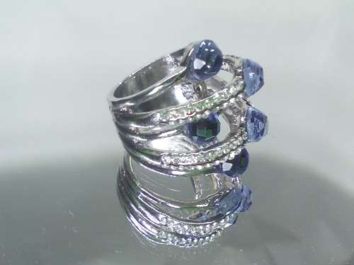 BEAUTIFUL! Ring With Simulated Blue Diamonds 8 US