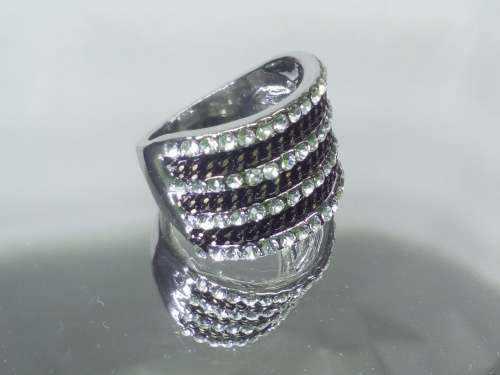 CAPTIVATING! Ring With 0.75 Carat Hand Crafted Simulated Diamonds And Black Chain Size 8  US
