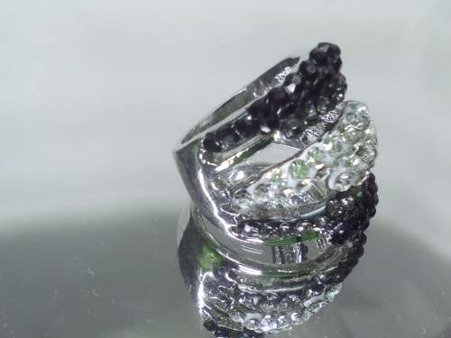 AMAZING! 1,75 Carat Simulated French Lilac Diamonds Size 10 US