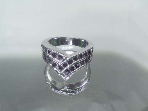 AMAZING! 0,75 Carat Simulated Black Diamonds Size 9 US