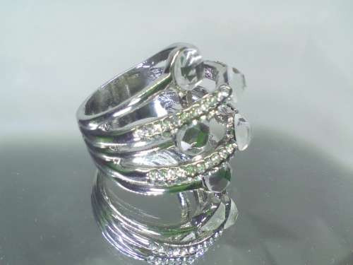 BEAUTIFUL! Ring With 1,75 Carat Simulated White & Blue Diamond Size 8 US