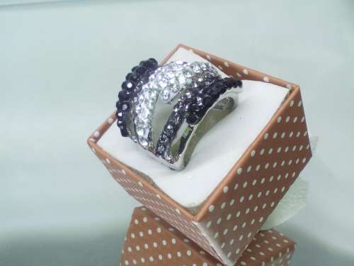 AMAZING! 1,75 Carat Simulated French Lilac Diamonds Size 10 US