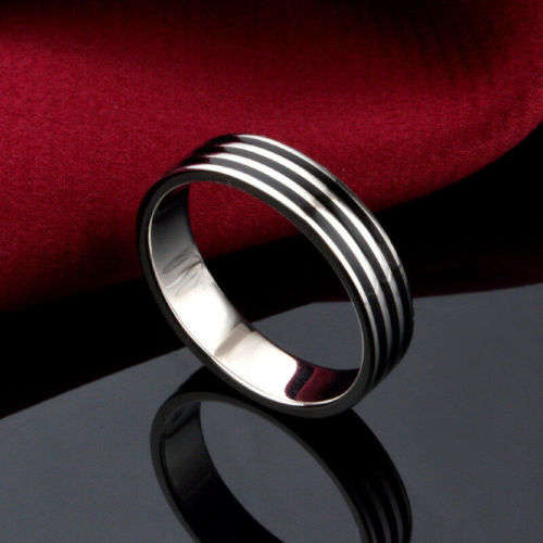 AWESOME! ! 8 mm Black And Silver 100% Titanium Ring Size 7 US