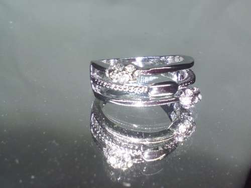 BEAUTIFUL! Ring With 0.75 Carat Simulated  Diamonds Size 10 US