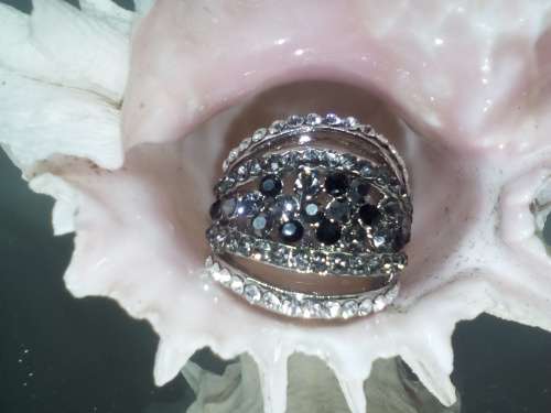 AMAZING! 1,75 Carat Simulated French Lilac, Black And White Diamonds Size 9 US