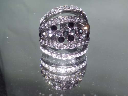 AMAZING! 1,75 Carat Simulated French Lilac, Black And White Diamonds Size 9 US