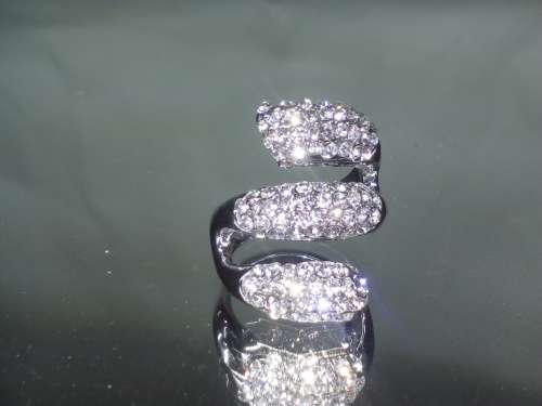 EXQUISITE! 1,25 Carat Simulated Diamond Ring Size 8 US