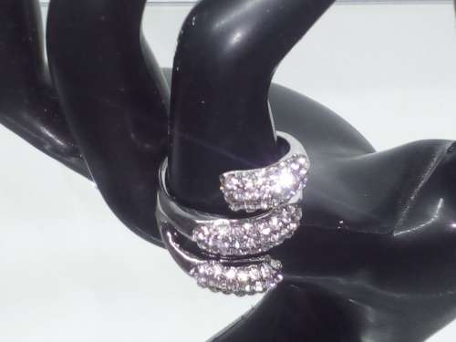 EXQUISITE! 1,25 Carat Simulated Diamond Ring Size 8 US