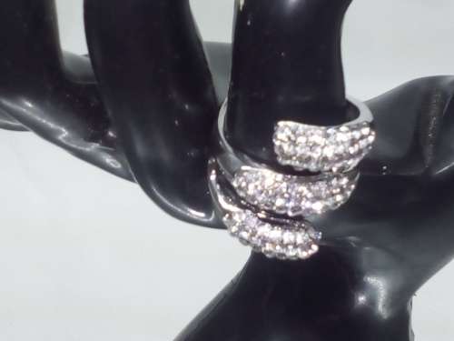 EXQUISITE! 1,25 Carat Simulated Diamond Ring Size 8 US