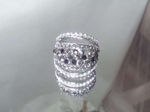 AMAZING! 1,75 Carat Simulated French Lilac, Black And White Diamonds Size 9 US