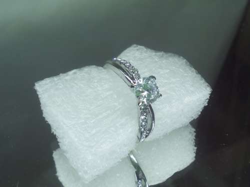 CAPTIVATING! Ring With 1,75 Carrot Hand Crafted Simulated Diamonds Size 10 US