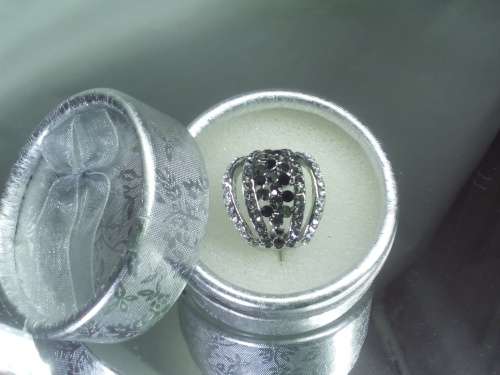 AMAZING! 1,75 Carat Simulated French Lilac, Black And White Diamonds Size 9 US