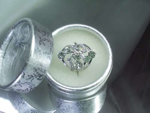 BRILLIANT! 0,75 Carat Simulated White Diamond Ring Size 8 US