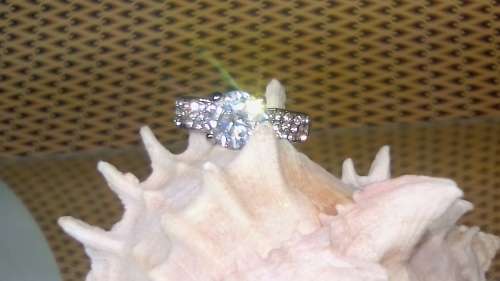 CAPTIVATING! Ring With 1,75 Carrot Hand Crafted Simulated Diamonds Size 10 US