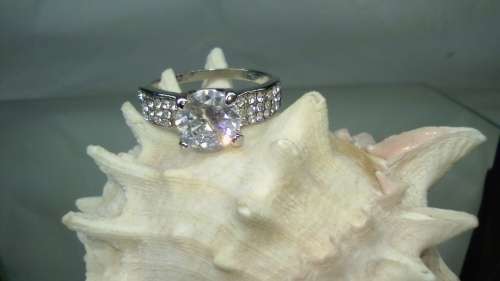 CAPTIVATING! Ring With 1,75 Carrot Hand Crafted Simulated Diamonds Size 10 US