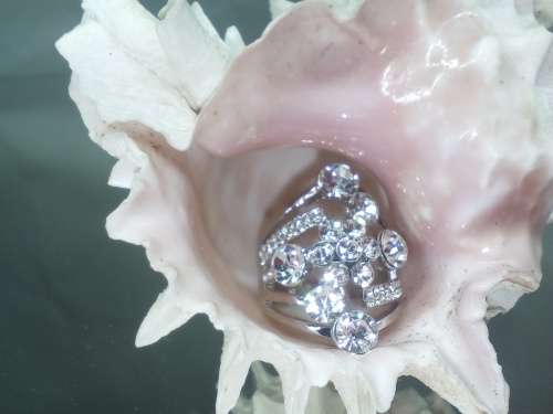 BRILLIANT! 0,75 Carat Simulated White Diamond Ring Size 8 US