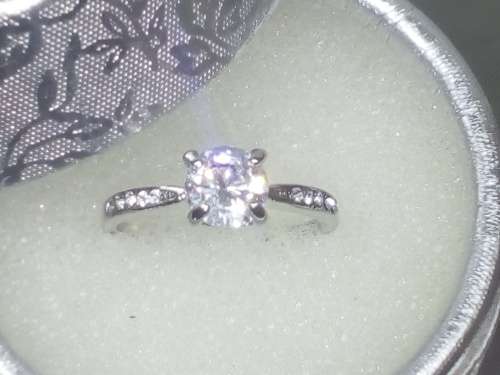DAZZLING! Hand Crafted 0.75 Carat Simulated Diamonds Ring Size 9 US
