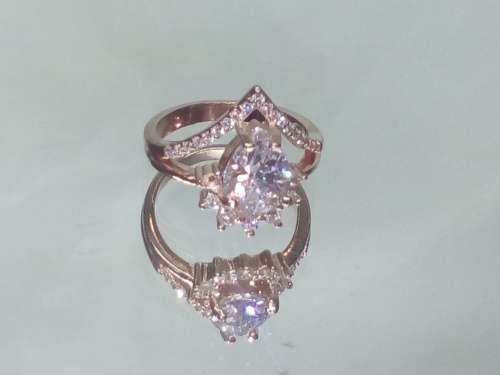 LOVELY! Tocean Ring With 1,95 Carat Simulated Diamonds Size 7 US
