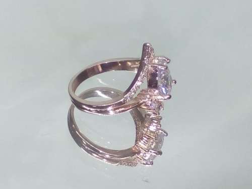 LOVELY! Tocean Ring With 1,95 Carat Simulated Diamonds Size 7 US