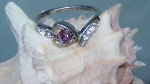 DAZZLING! Heart Shaped Ring With 0.75 Carat Simulated White & Pink Diamonds Size 9 US