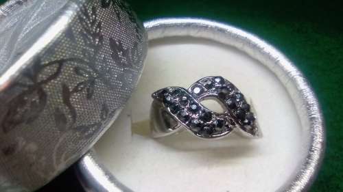AMAZING! Infinity Ring With 1,75 Carat Simulated French Lilac Diamonds Size 7 US