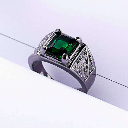 AMAZING! 2.25 Carat  Simulated Emerald Ring Size 9 US