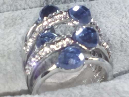 BEAUTIFUL! Ring With 1,75 Carat Simulated White & Blue Diamond Size 8 US