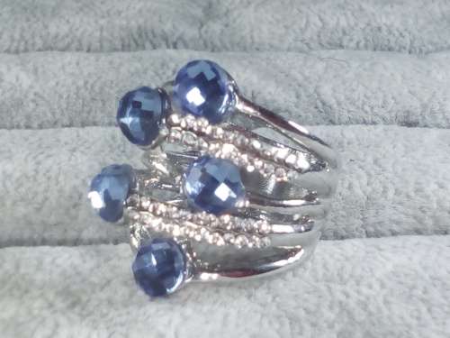 BEAUTIFUL! Ring With 1,75 Carat Simulated White & Blue Diamond Size 8 US
