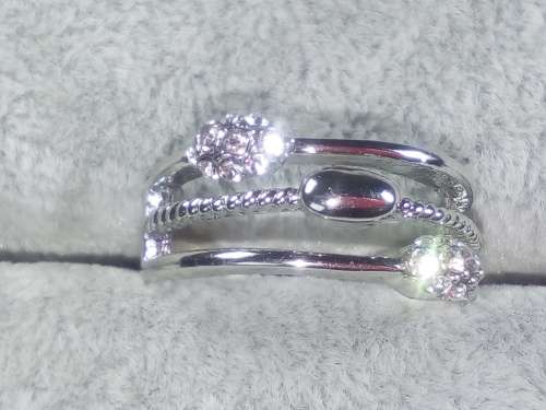 BEAUTIFUL! Ring With 0.75 Carat Simulated  Diamonds Size 9 US