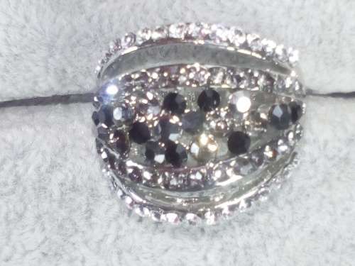AMAZING! 1,75 Carat Simulated French Lilac, Black And White Diamonds Size 8 US