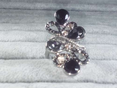 AMAZING! 1,75 Carat Simulated French Lilac, Black And White Diamonds Size 8 US