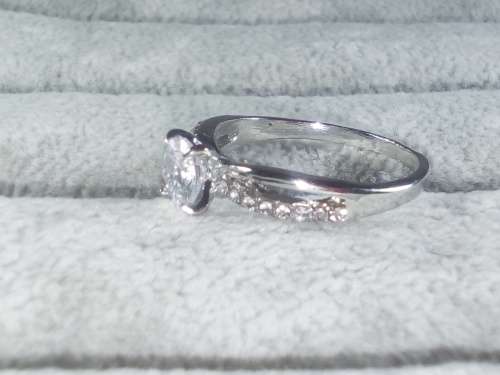 AMAZING! Infinity Ring With 1,25 Carat Hand Crafted Simulated Diamonds Size 8 US