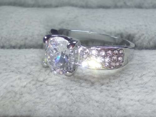 CAPTIVATING! Ring With 1,75 Carrot Hand Crafted Simulated Diamonds Size 9 US/R