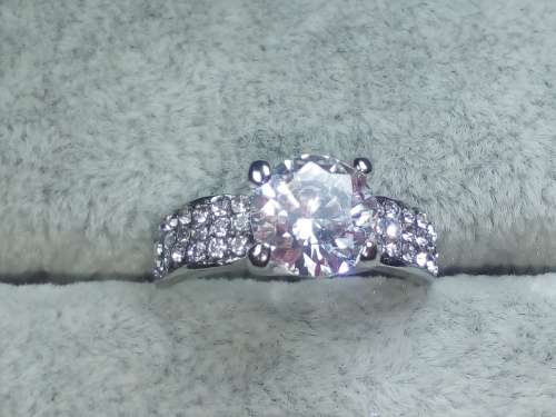 CAPTIVATING! Ring With 1,75 Carrot Hand Crafted Simulated Diamonds Size 9 US/R