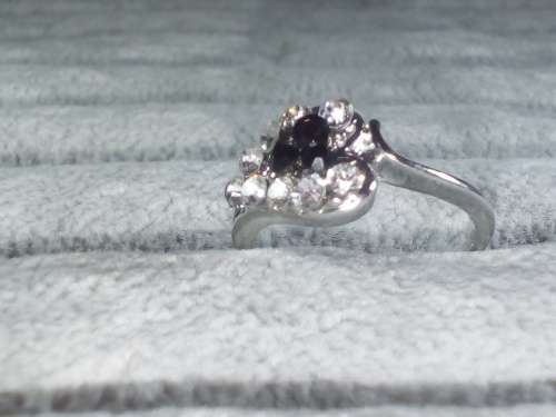 BEAUTIFUL! Ring With 1.00 Carat Simulated Diamonds And Black Diamonds 7 US