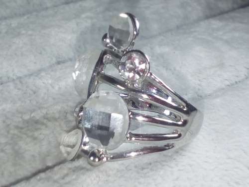 STUNNING! Ring With 2.00 Carat  Simulated Diamonds Size 8 US