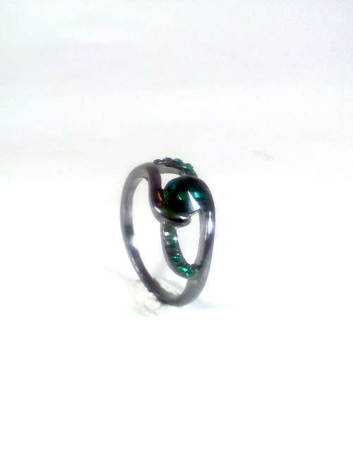 AMAZING! 1,75 Carat Simulated Emeralds Size 8 US